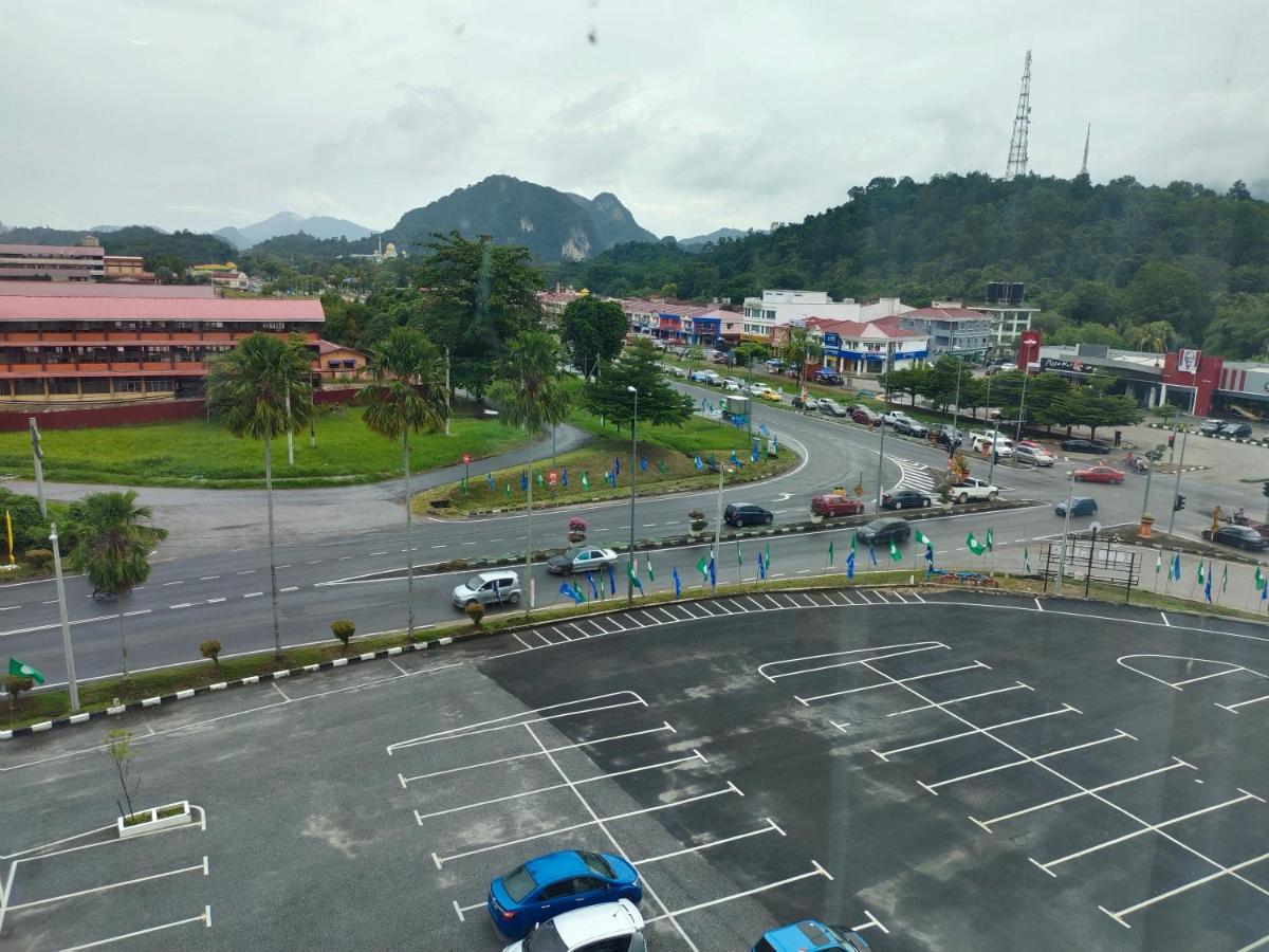 Alish Studio Apartment With Pool, Netflix, Wifi Gua Musang Exterior photo