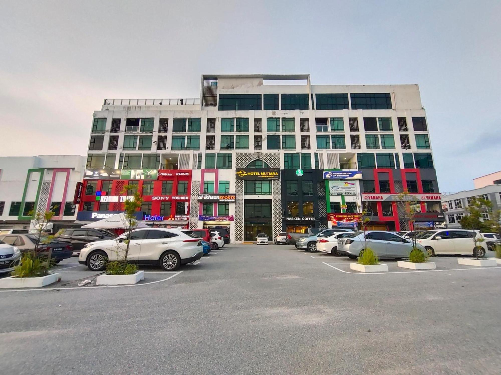 Alish Studio Apartment With Pool, Netflix, Wifi Gua Musang Exterior photo
